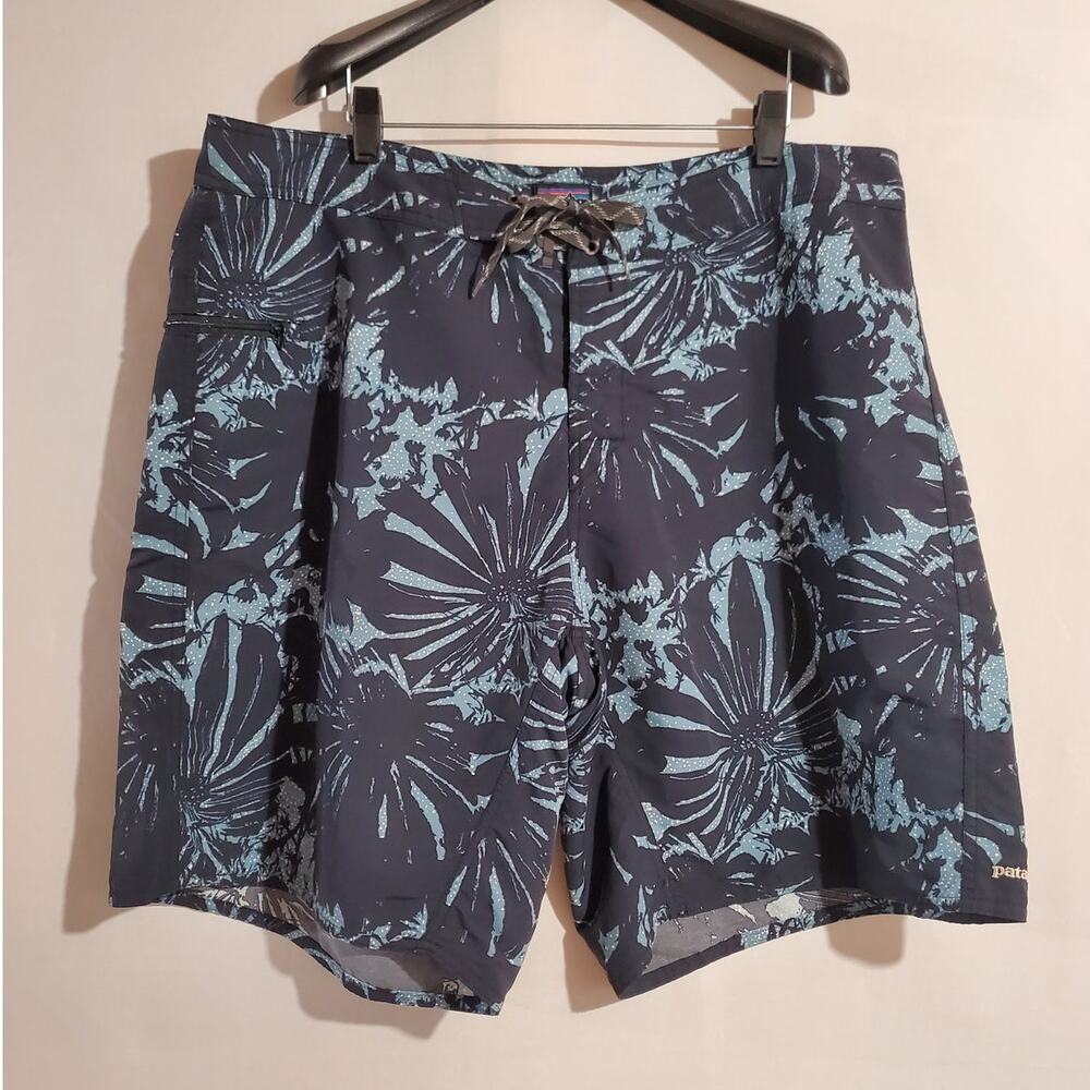 Patagonia Mens Wavefarer 10" Boardshorts Size 40 AOP Print Beach Swim Trunks